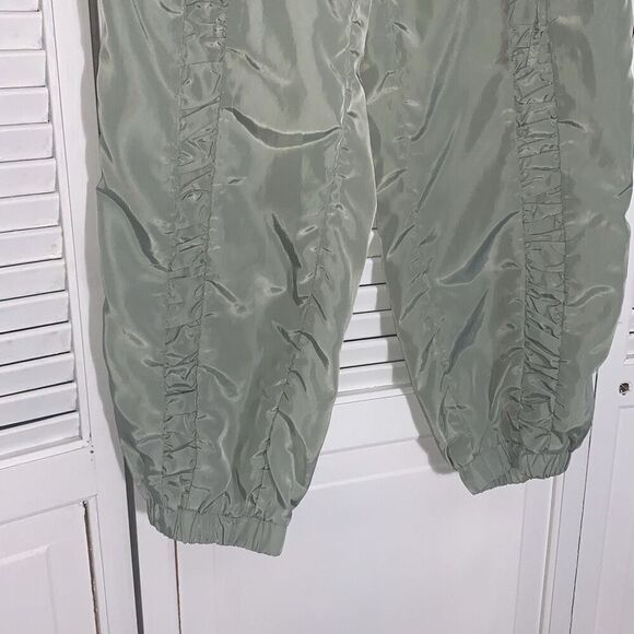 NWOT Miss 8 Olive Green Baggy Windbreaker Pants Women’s size Small  - Picture 3 of 11